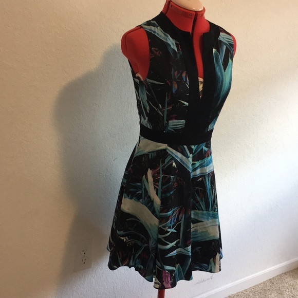 BEBE DRESS SIZE 4 - Picture 2 of 6